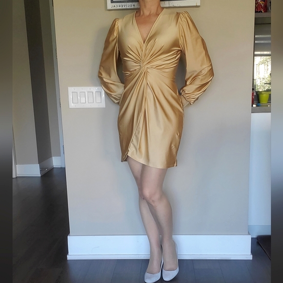 ๐ 5X HOST PICK ๐ Chelsea Golden Mini Dress ๐ - Picture 4 of 11